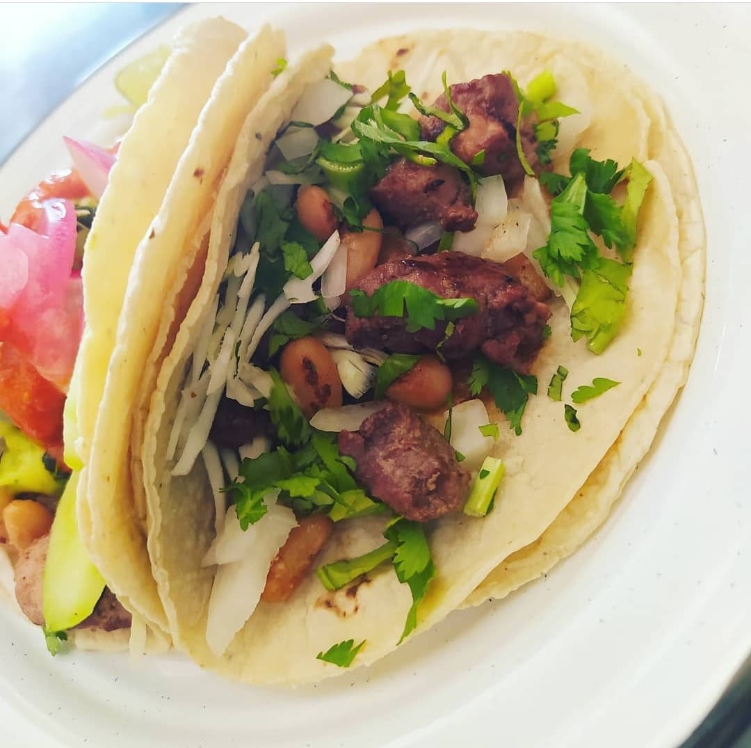 Tacos Arrachera con frijoles