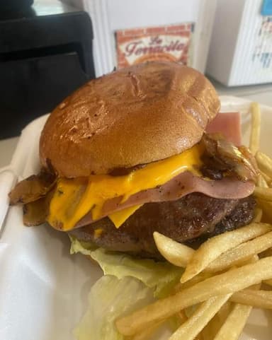 Combo-Hamburguesa con Papas+Bebida