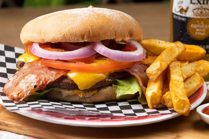 Combo Hamburguesa al Carbón + Papas+Gaseoosa 400ML