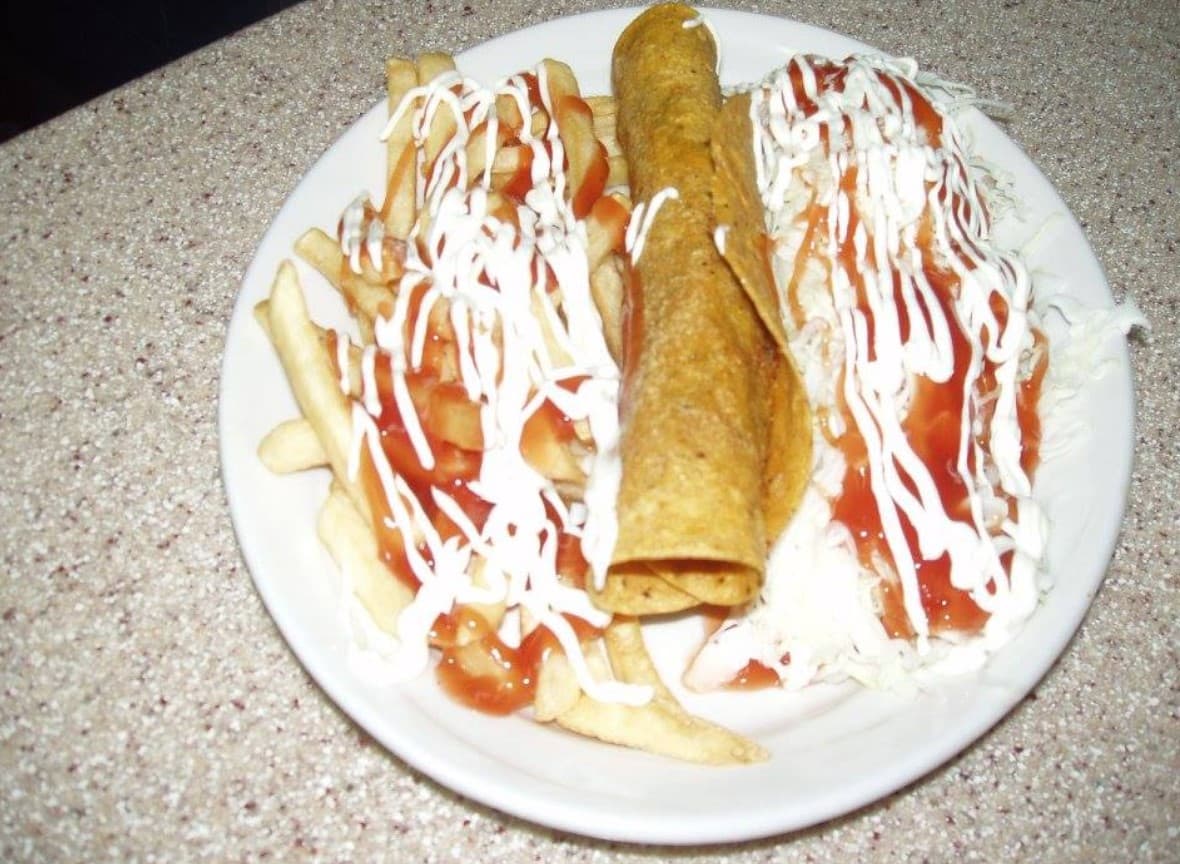 Taco -Tico + Papas Fritas  + Bebida Coca Cola 600m