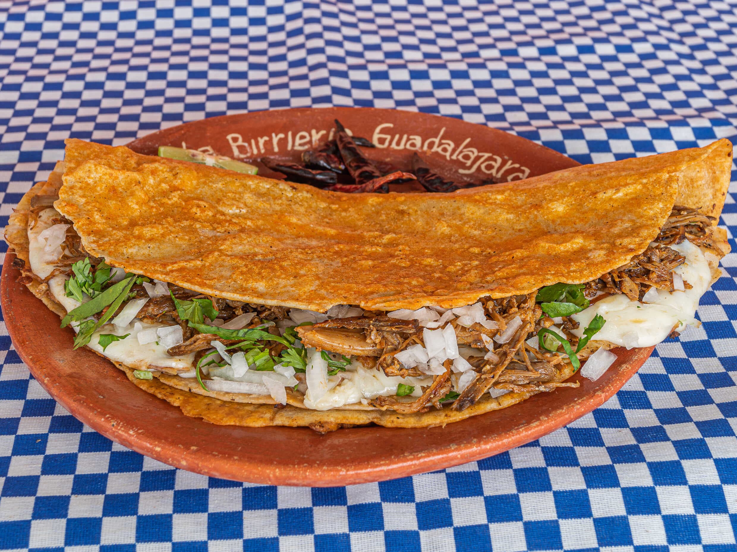 Quesabirria Gigante en Tortilla de Harina (LM)