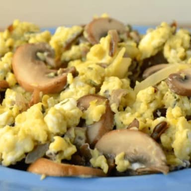 Huevos con Champiñones