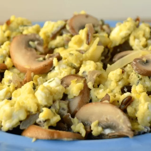 Huevos con Champiñones