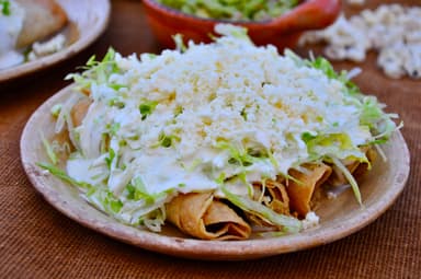 Orden de 5 Tacos Dorados + 1 Gordita + REGALO Agua