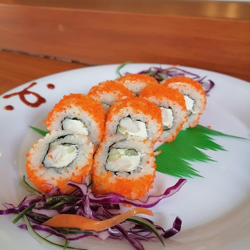 Masago Maki (envuelto en hueva de cangrejo).