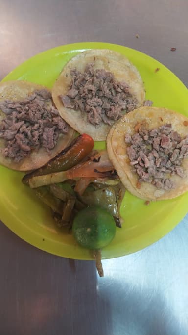 5 Tacos de bistec + 1 Coca Cola taparrosca