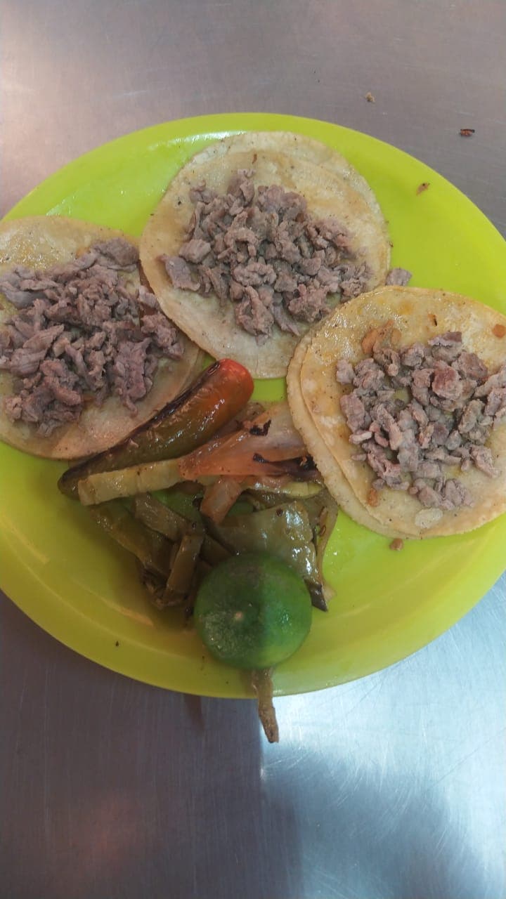 5 Tacos de bistec + 1 Coca Cola taparrosca