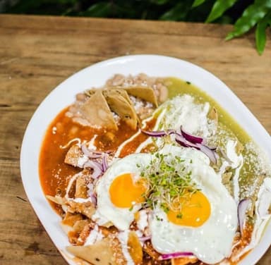 Chilaquiles 50/50 Huevo