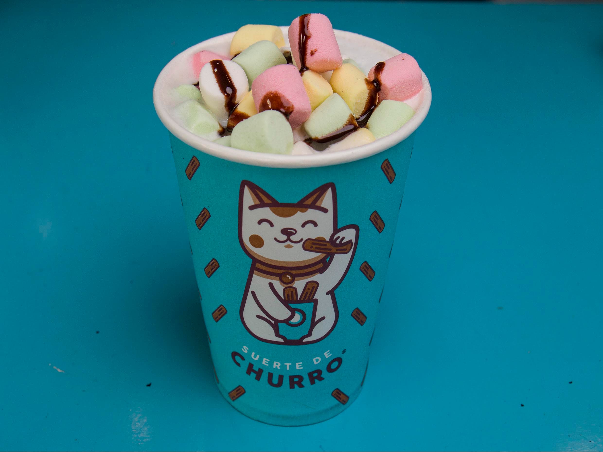 Chocolate Caliente con Mini Churritos