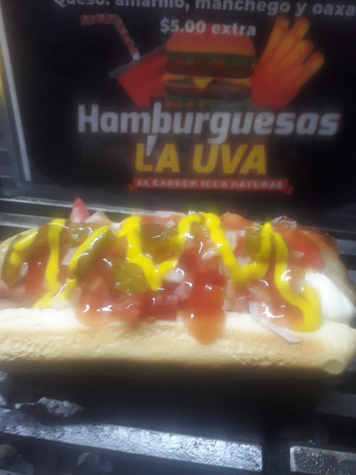 Hot-Dog con Piña, Tocino y Queso
