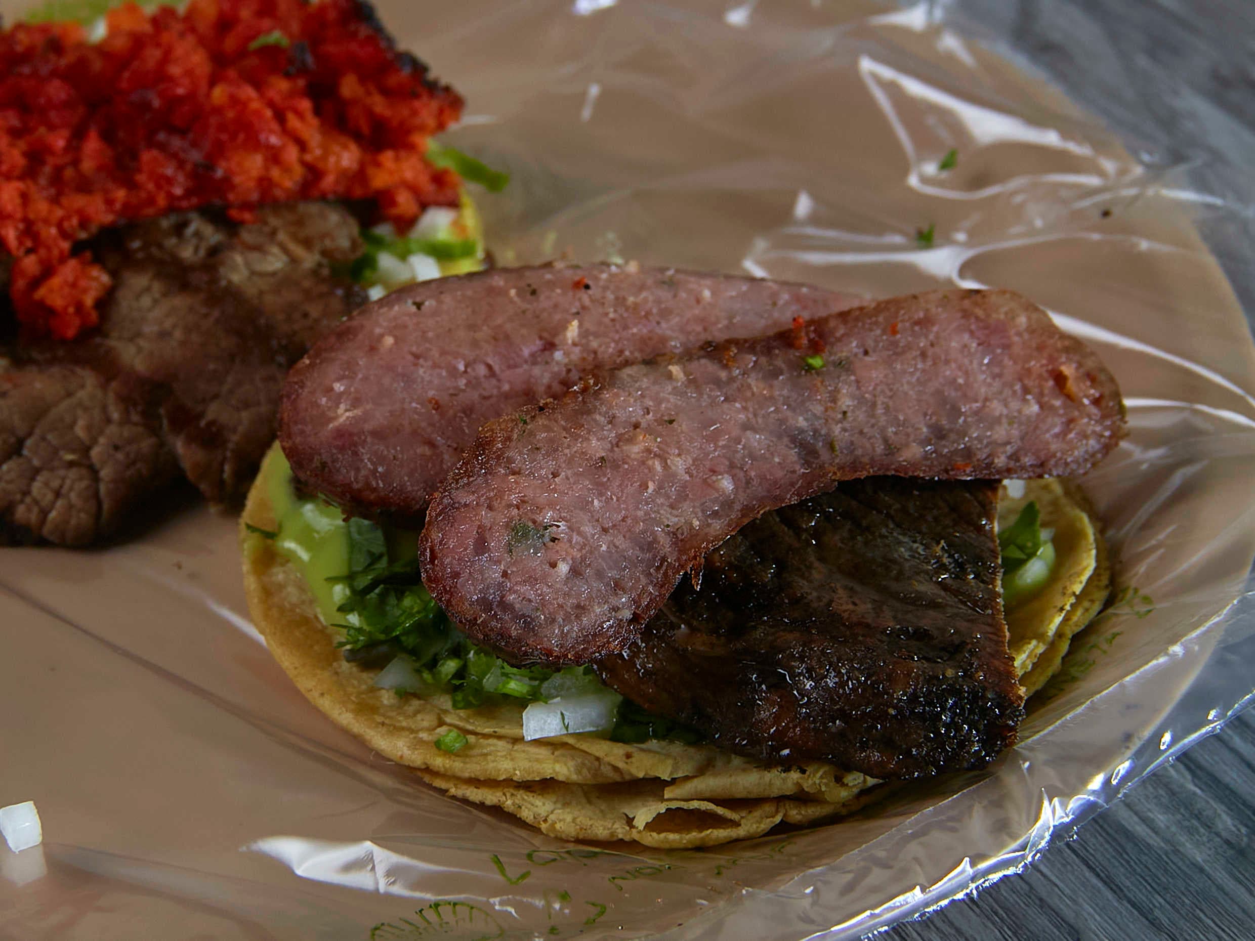 Taco en Trozo Combinado (Asada con Longaniza)