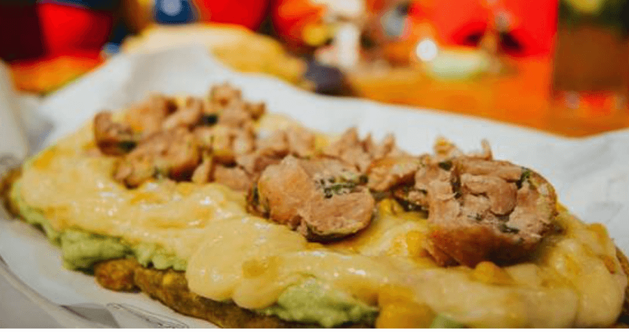 Patacón con Queso, Maíz y Hongos