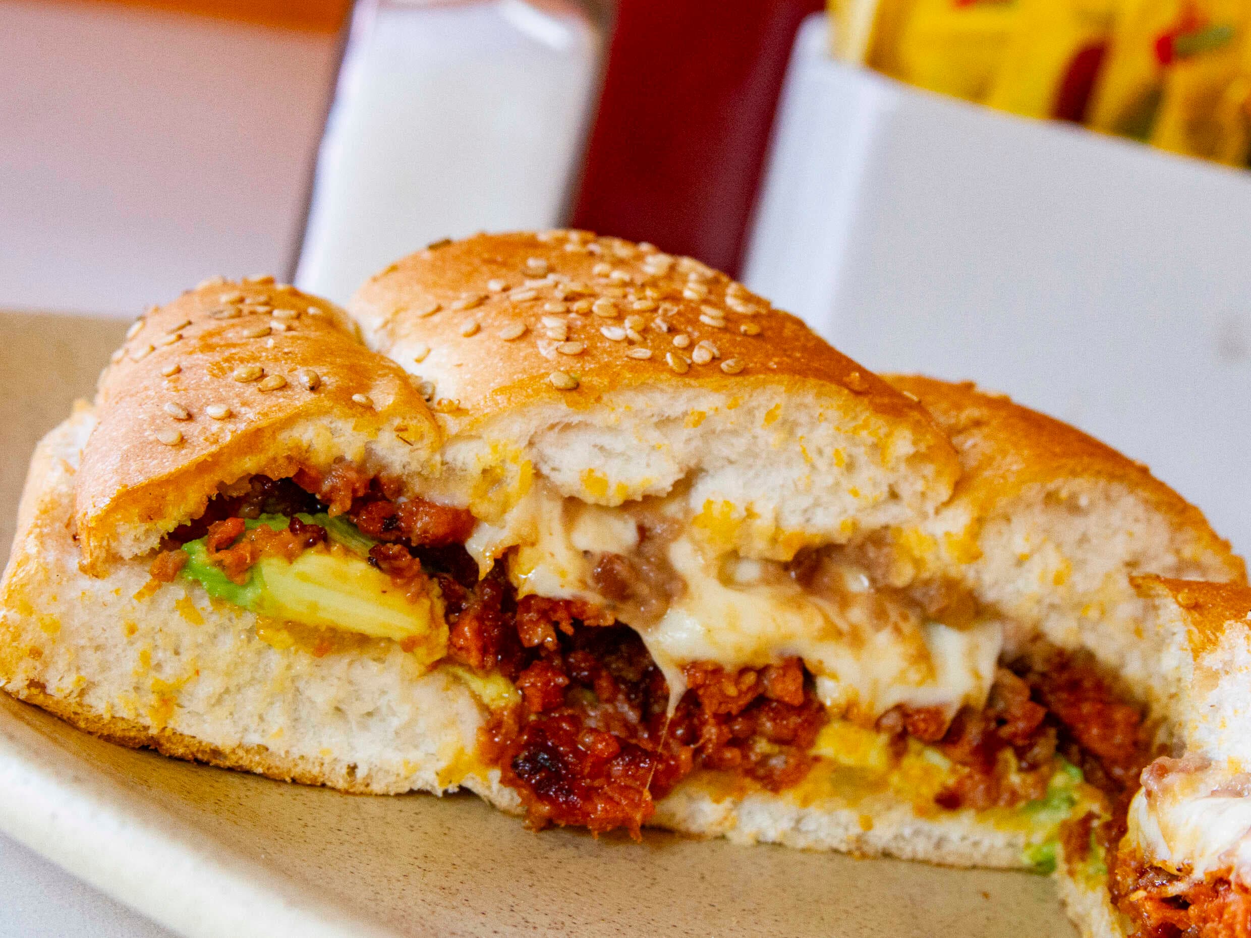 Chorizo con queso