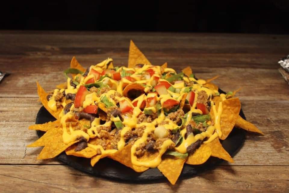 Nachos Supremos con Pollo Mechado