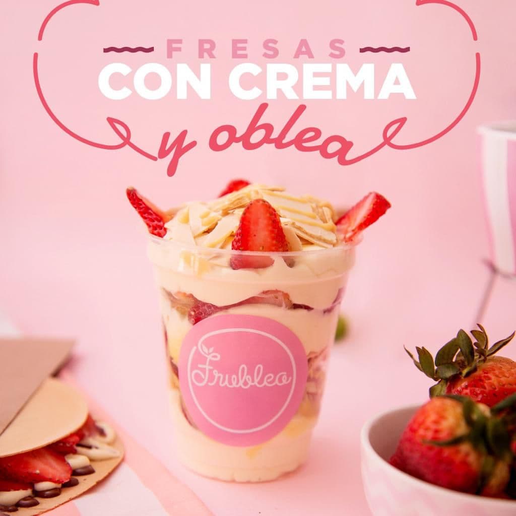 Fresas con Crema y Oblea