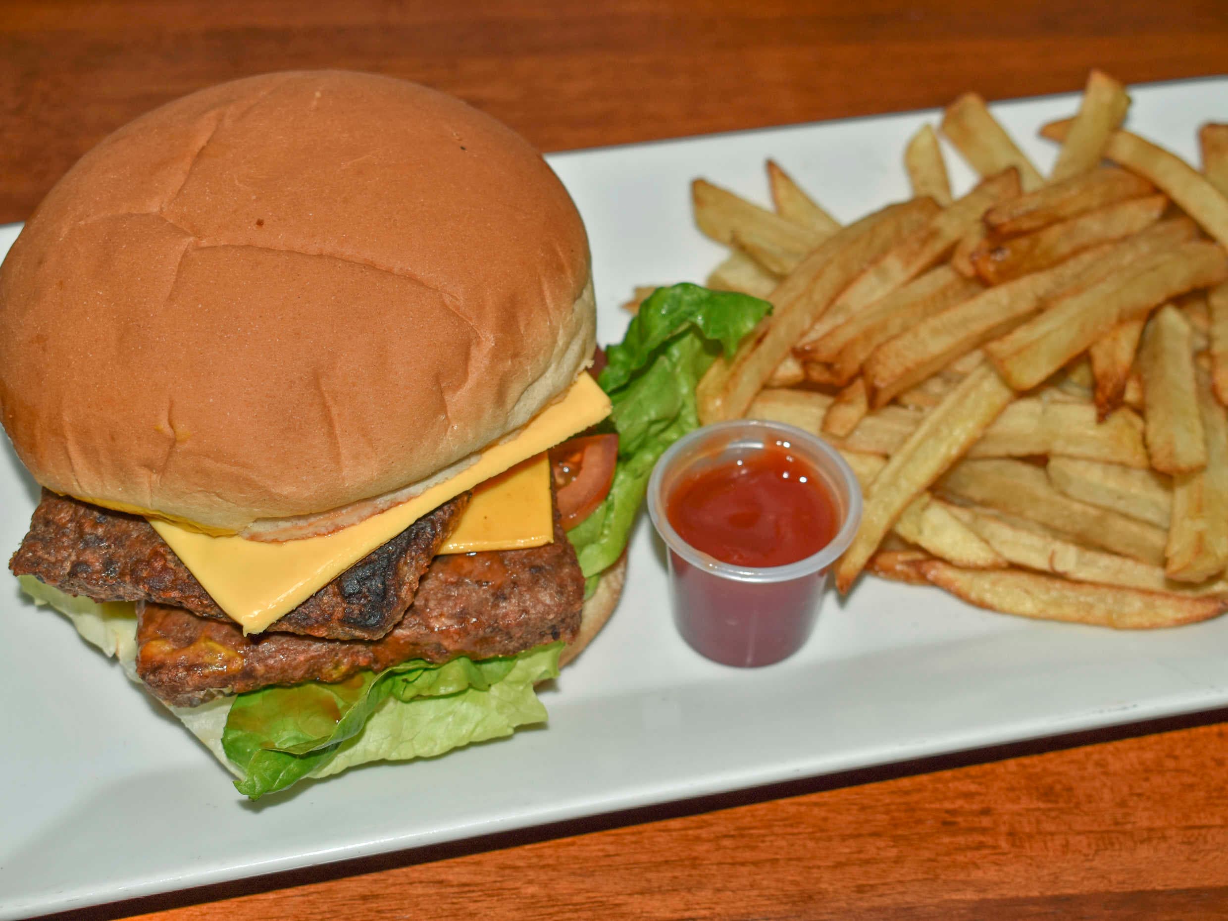 Hamburguesa Doble con Papas
