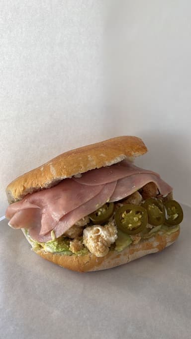 Lonche Aguacatoso de 2 Carnes Frías