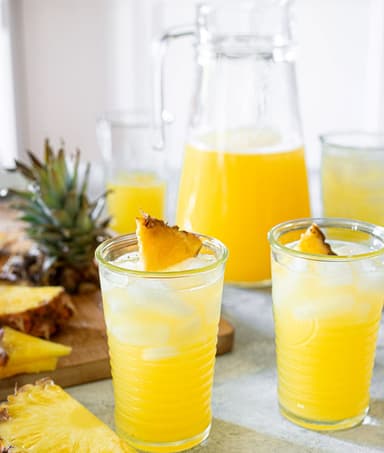 Agua de piña con Apio