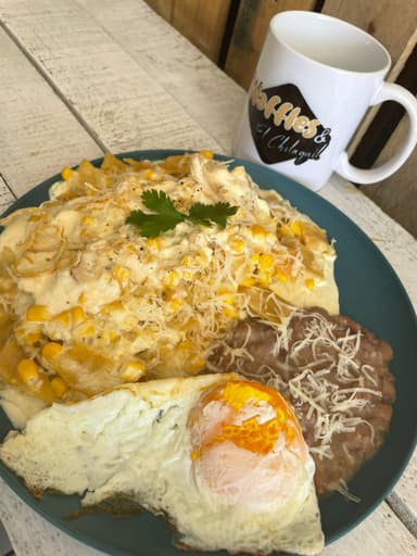 Chilaquiles con Huevo Elote-Habanero