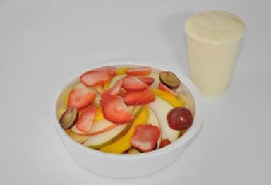 Ensalada con Yogurt Pequeña 16 onz.