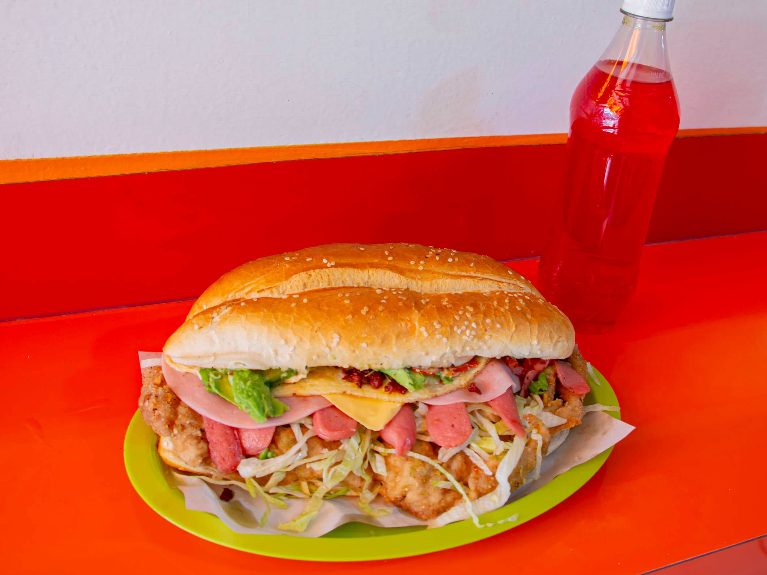 TORTA CUBANA + AGUA DE FRUTA