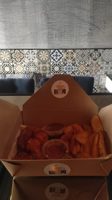 Orden de Alitas Más Papas Gajo