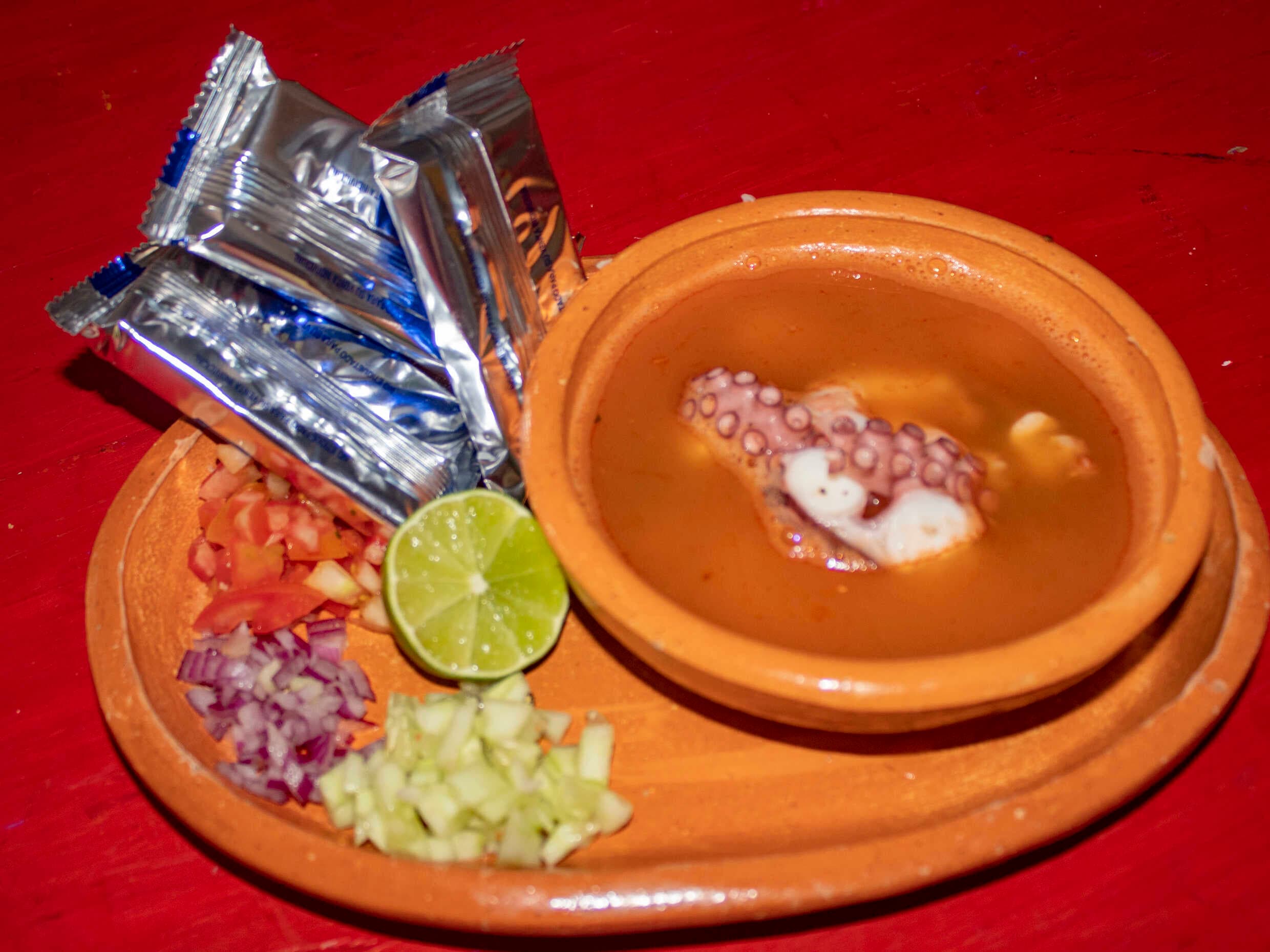 Aguachile y Cazuelita más Limonada