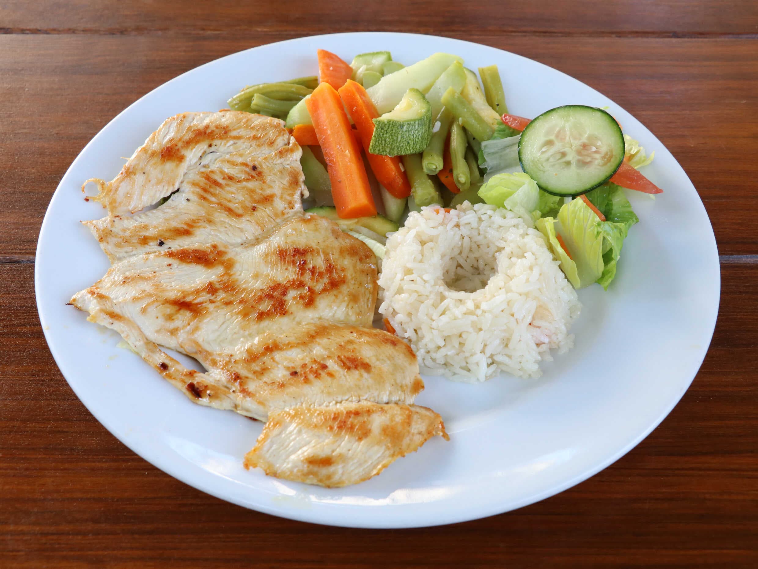Carne Asada Res o Pechuga de Pollo con Vegetales