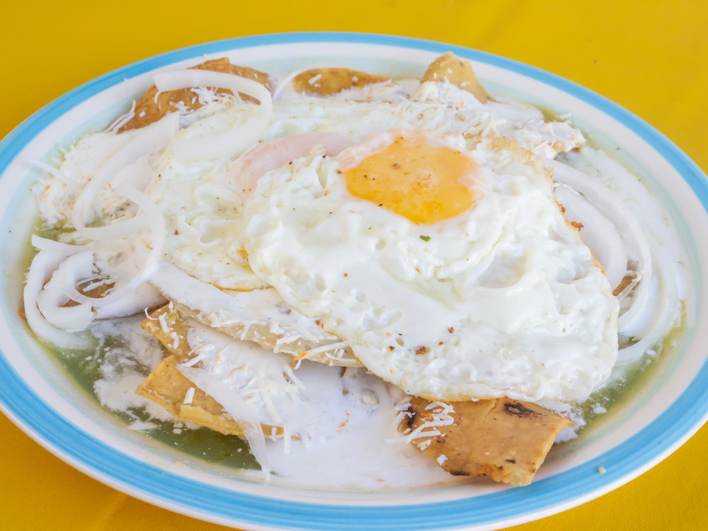 Chilaquiles con huevo