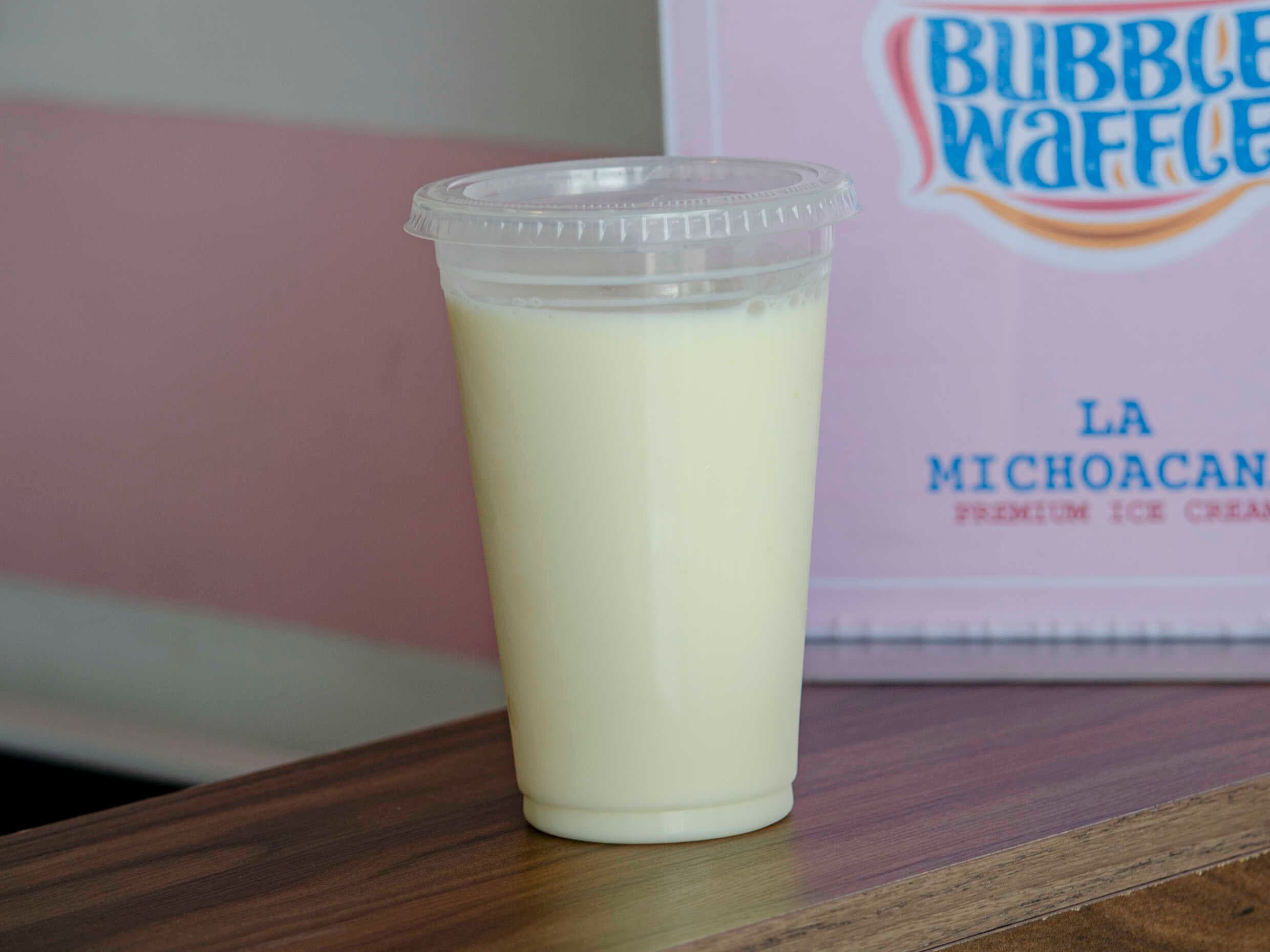 Agua de Piña Colada Grande