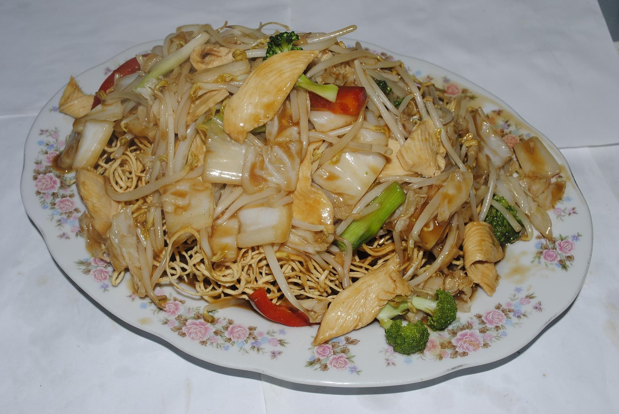 Tallarines con Pollo y Chancho