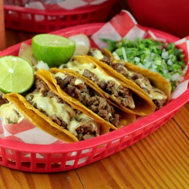Tacos de Bistec con Queso