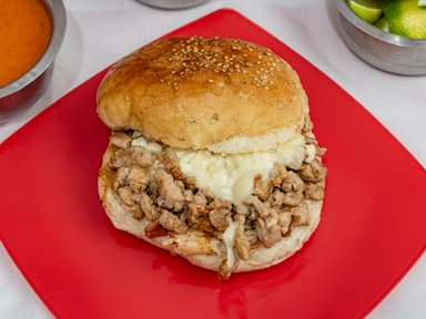 Cemita de Chuleta con Queso