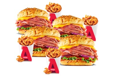 4 Delu Beef & Cheddar, 4 Curly Fries Peque+ bebida