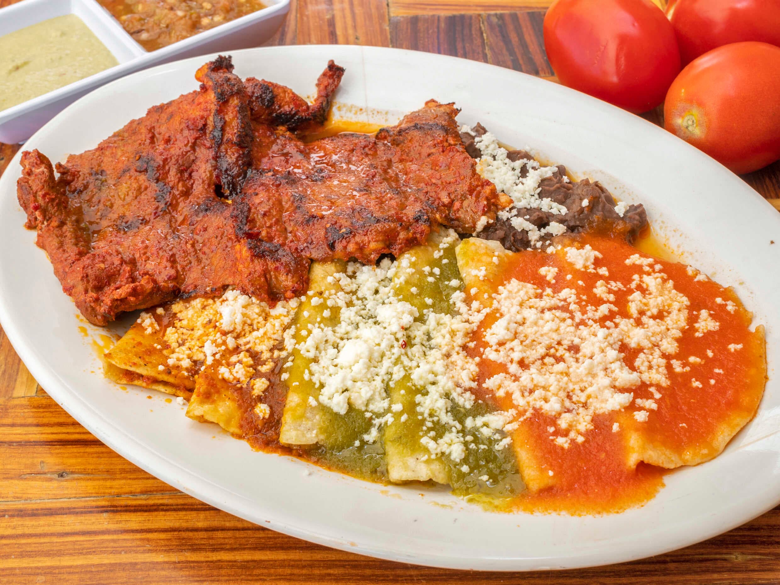 Enchiladas Huastecas con Carne Enchilada y Frijol