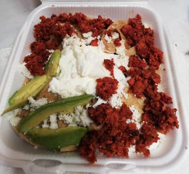 Chilaquiles chorizo + café ☕