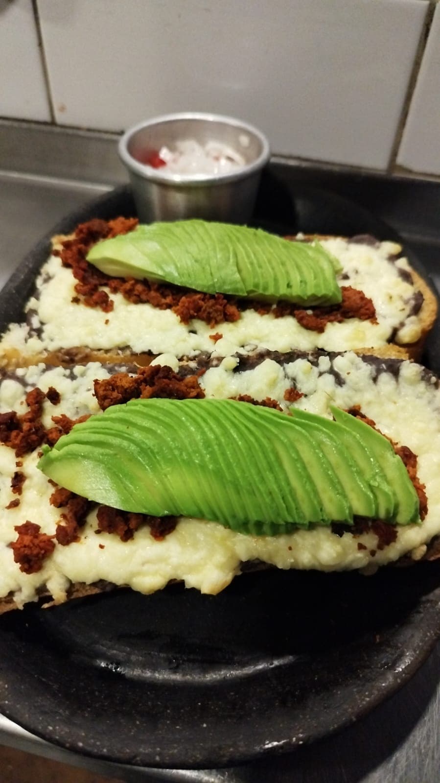 Molletes de Jamón, Queso y Frijol