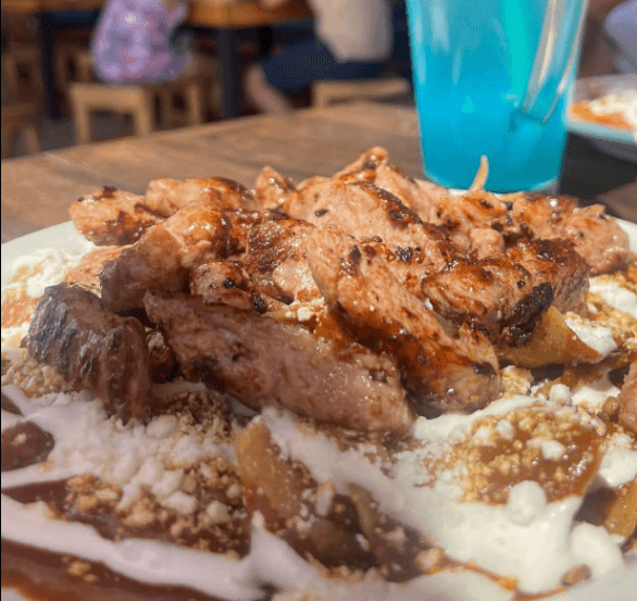 Chilaquiles con Arrachera