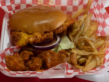 Combo 1 Bufalo Chicken con Boneless y Papas Fritas