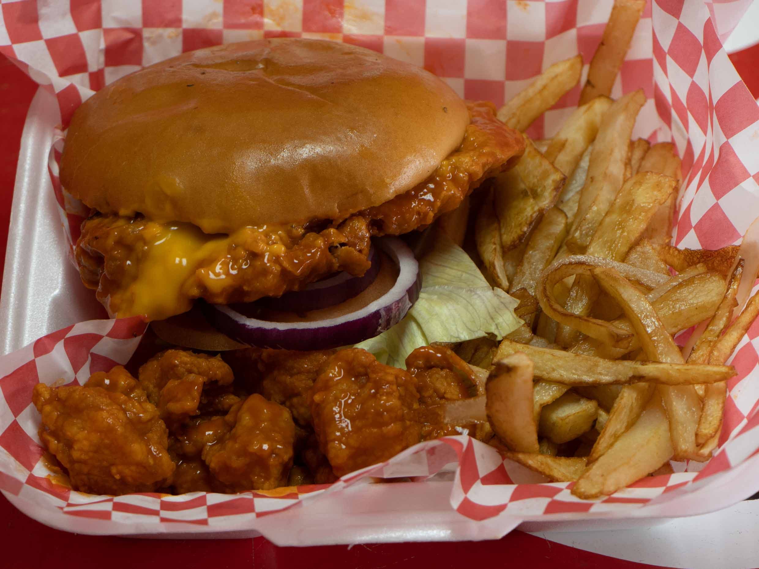 Combo 1 Bufalo Chicken con Boneless y Papas Fritas