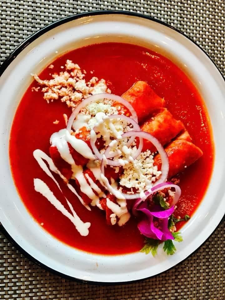 Enchiladas Rojas de Queso