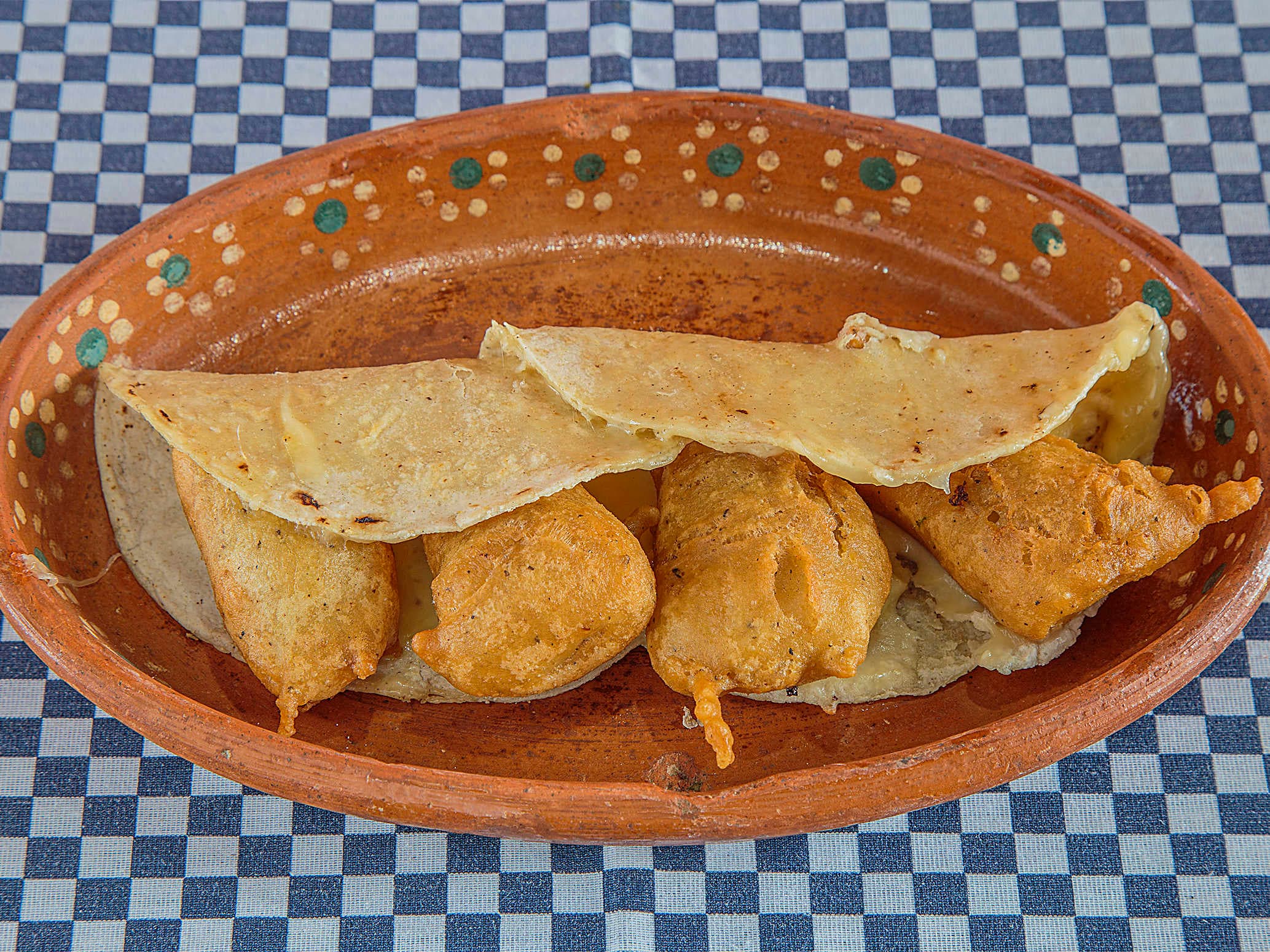 Quesadilla de Pescado Capeado