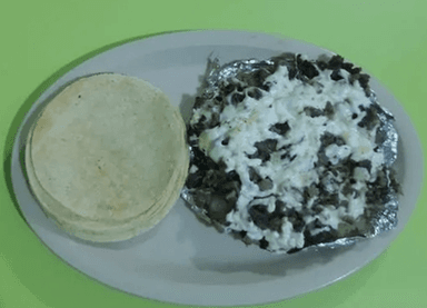 Papa con Bistec y Quesillo