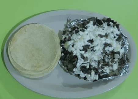 Papa con Bistec y Quesillo
