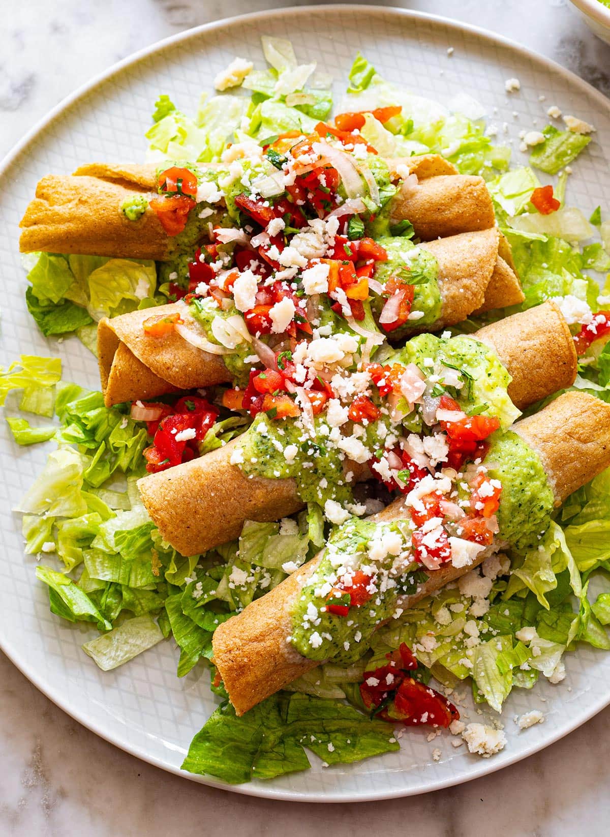 Tacos Dorados de Pollo + Bebida