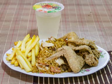 82- Personal Alas de Pollo Apanado +Arroz + Limo.