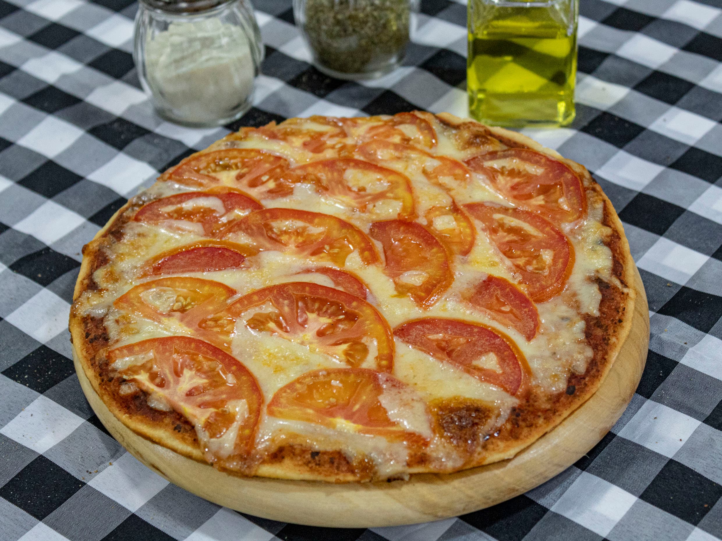 Pizza Personal con Tomate 24 cms 6 Porciones