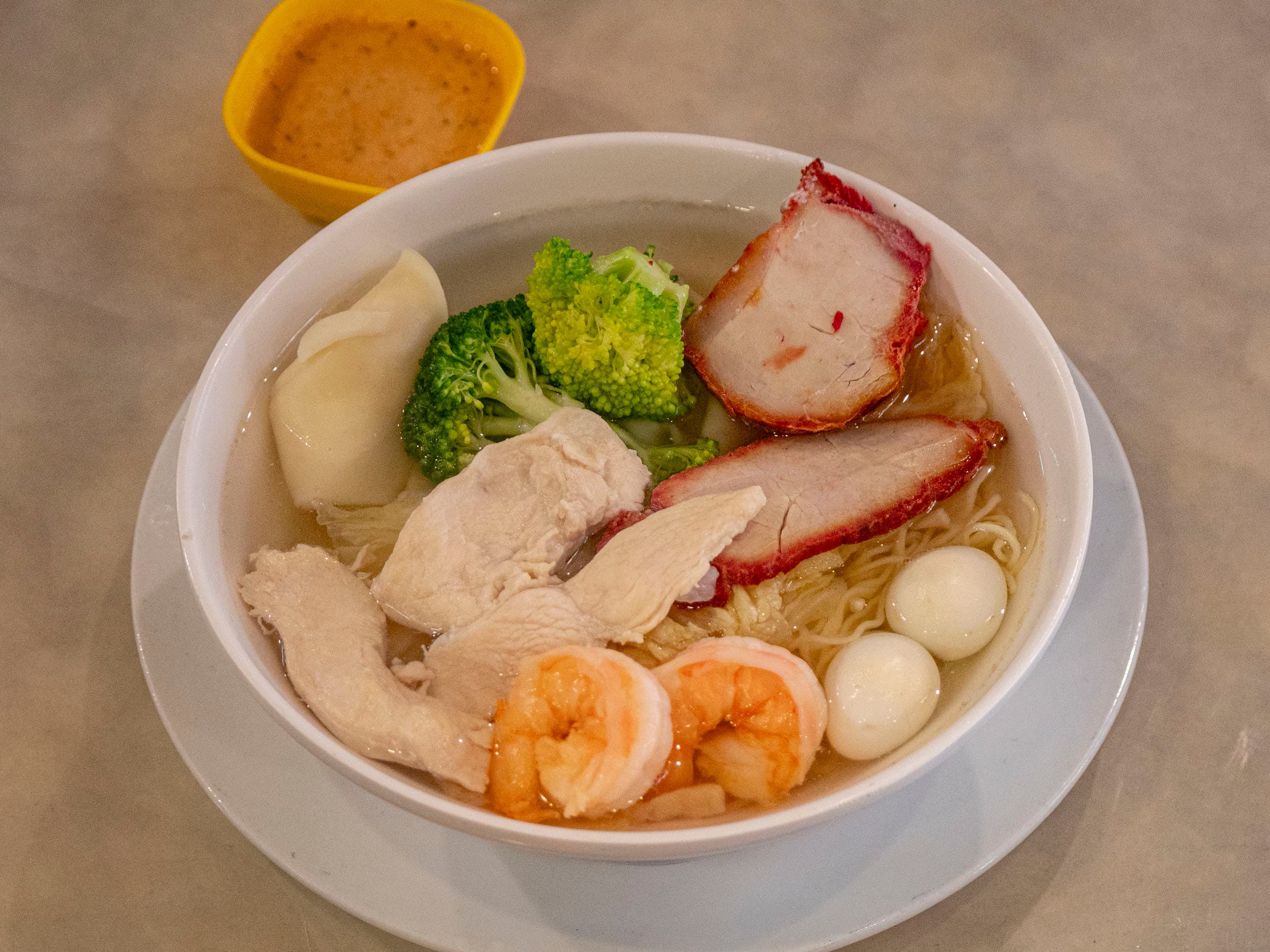 Sopa Wantán Especial y Tallarín