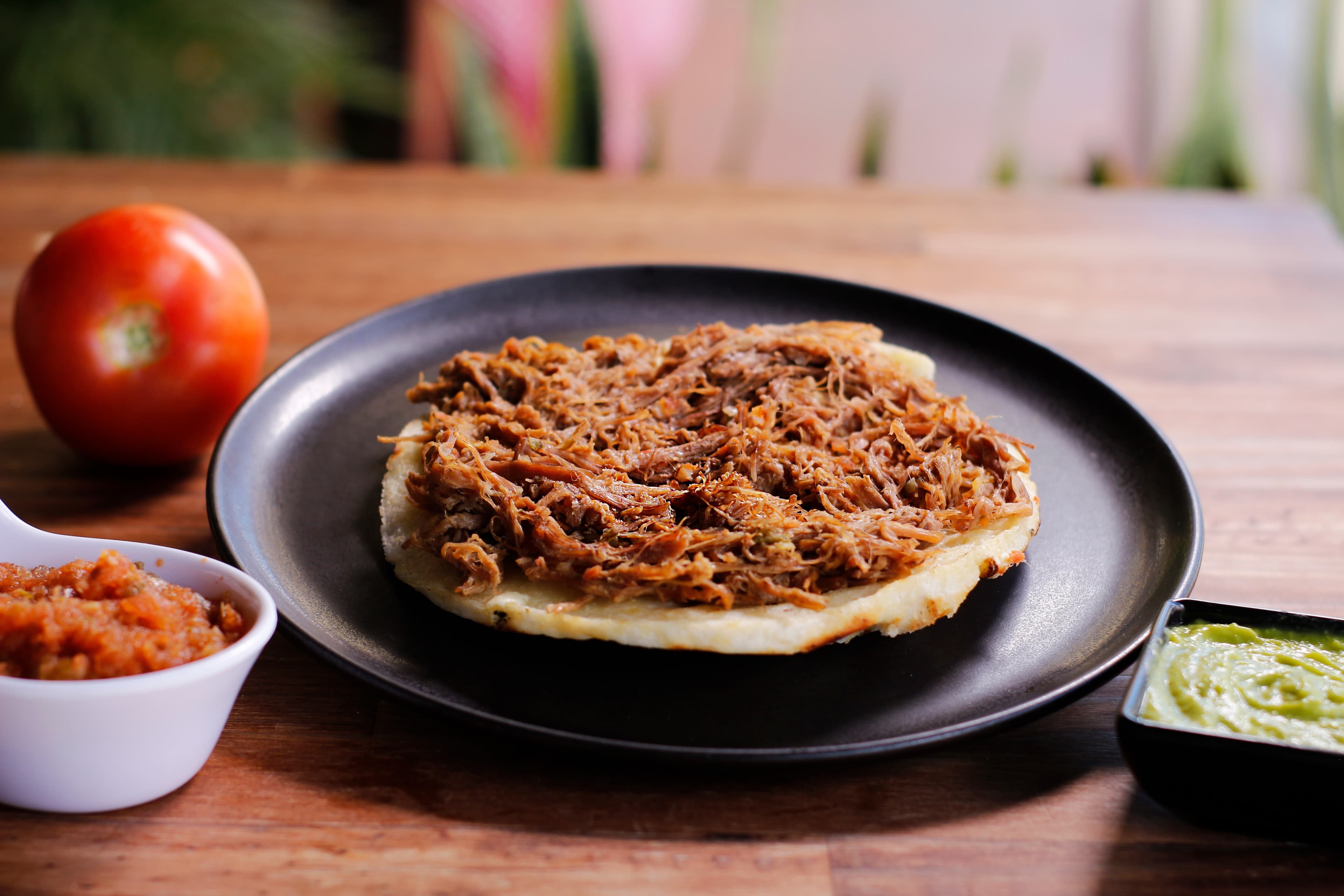 Arepa con Carne Desmechada