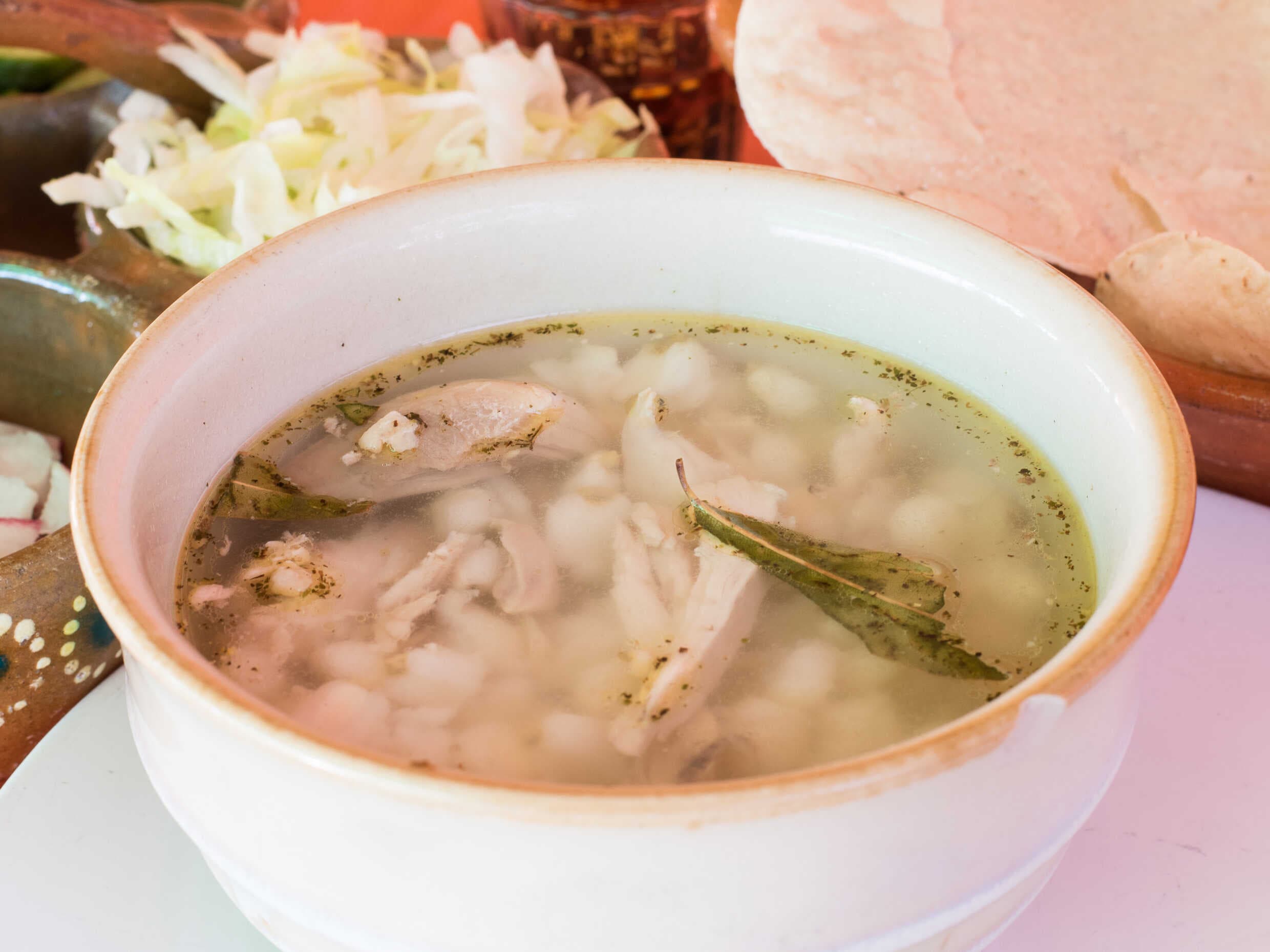 Pozole Blanco con Pollo